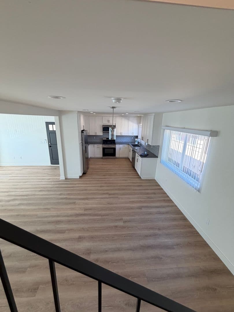 Redondo Beach Apartment: 128 S Helberta Avenue