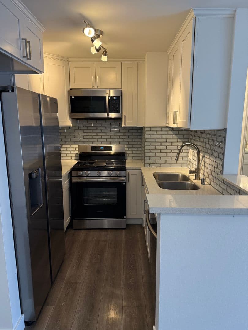 Tustin Apartment: 15601 Tustin Village Way