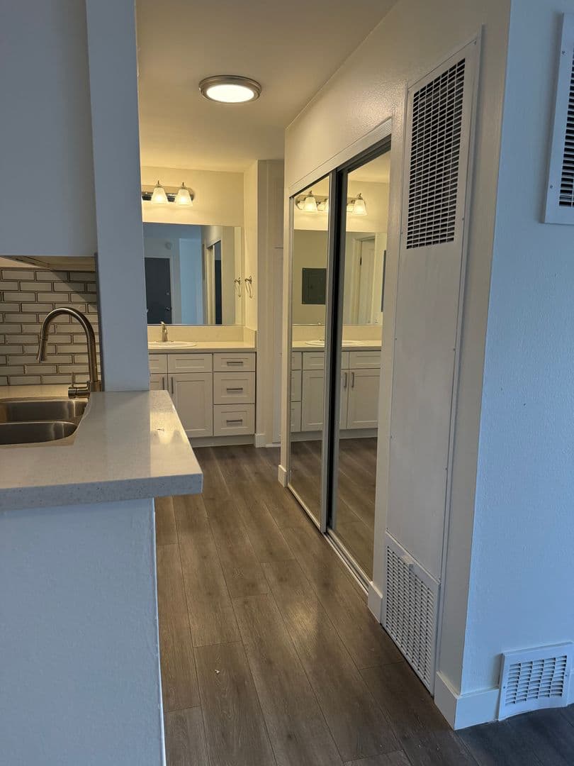 Tustin Apartment: 15601 Tustin Village Way