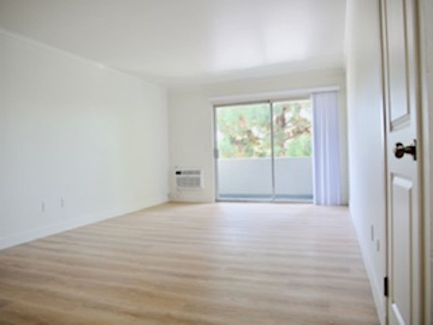 Tustin Apartment: 15601 Tustin Village Way