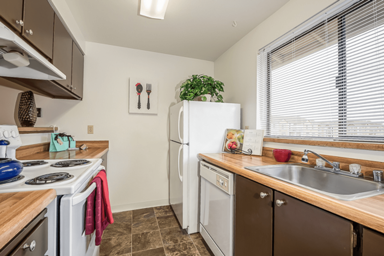 Everett Apartment: 702 W Casino Rd