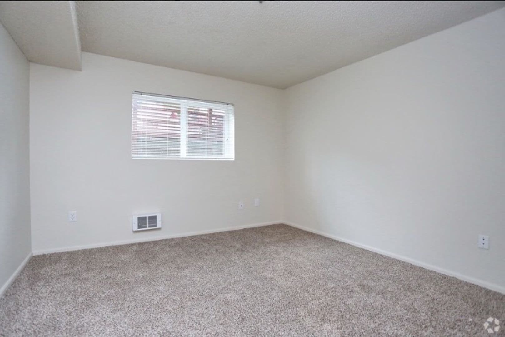 Everett Apartment: 1111 47th St SE