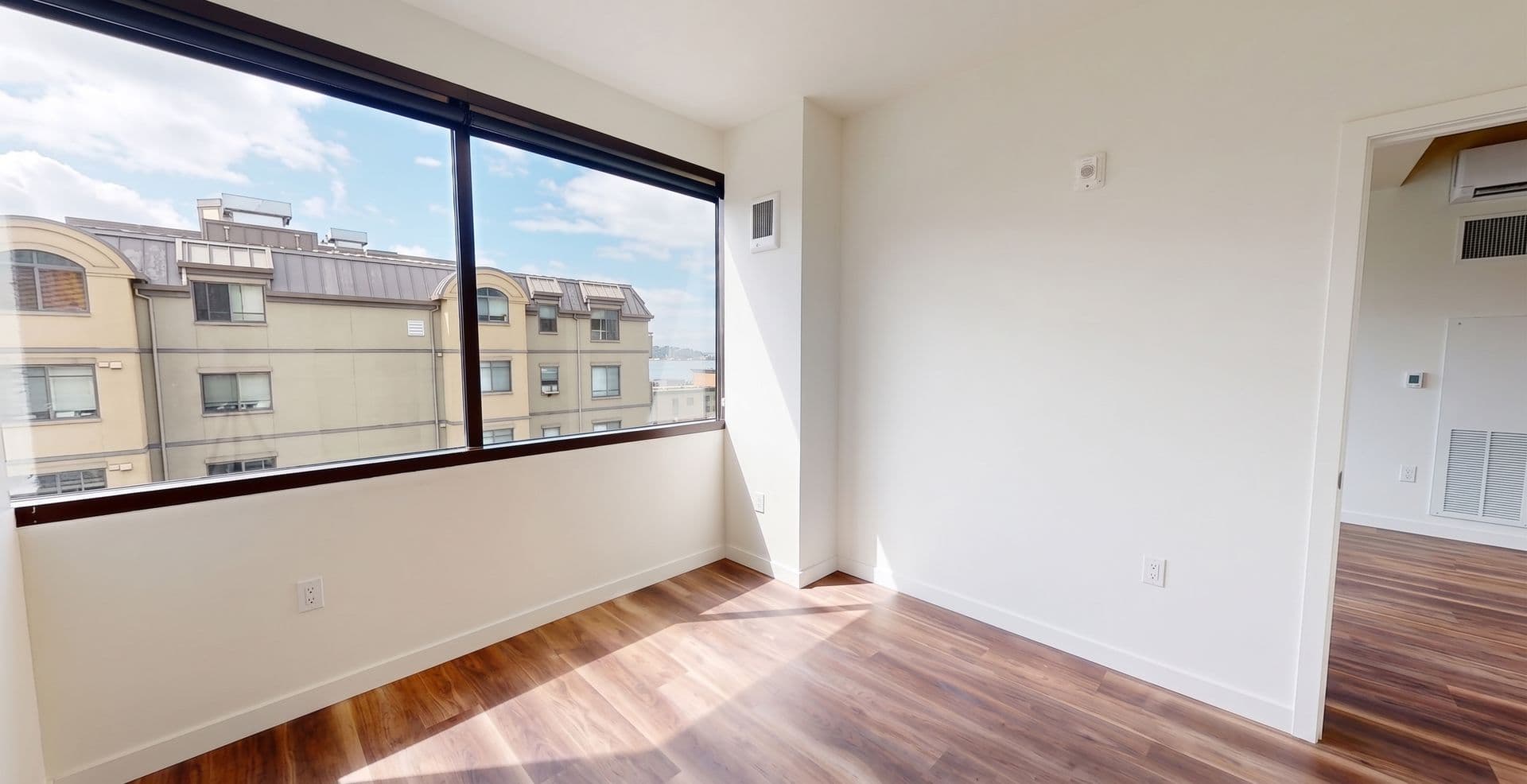 Seattle Apartment: 201 Queen Anne Ave N