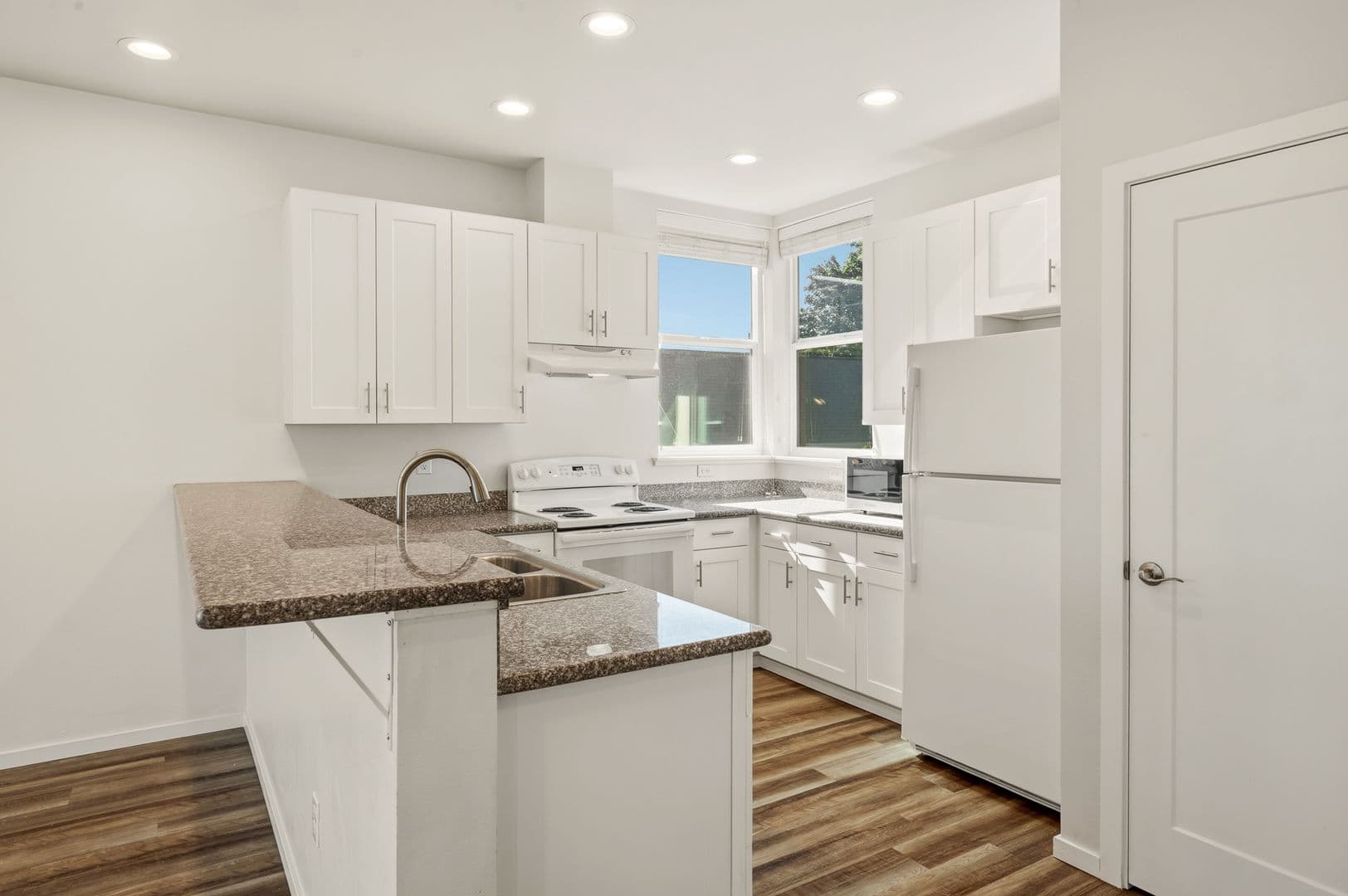 Seattle Apartment: 1548 and 1546 NW 62nd St