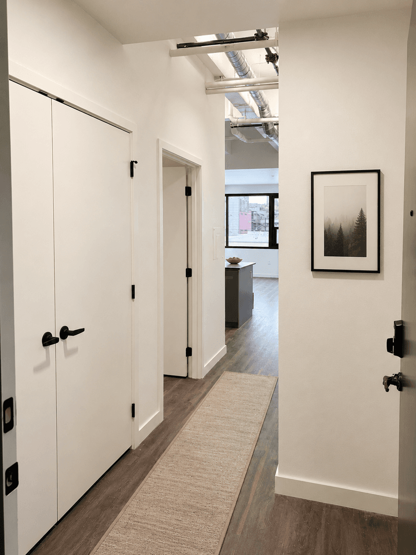 Seattle Apartment: 201 Queen Anne Ave N