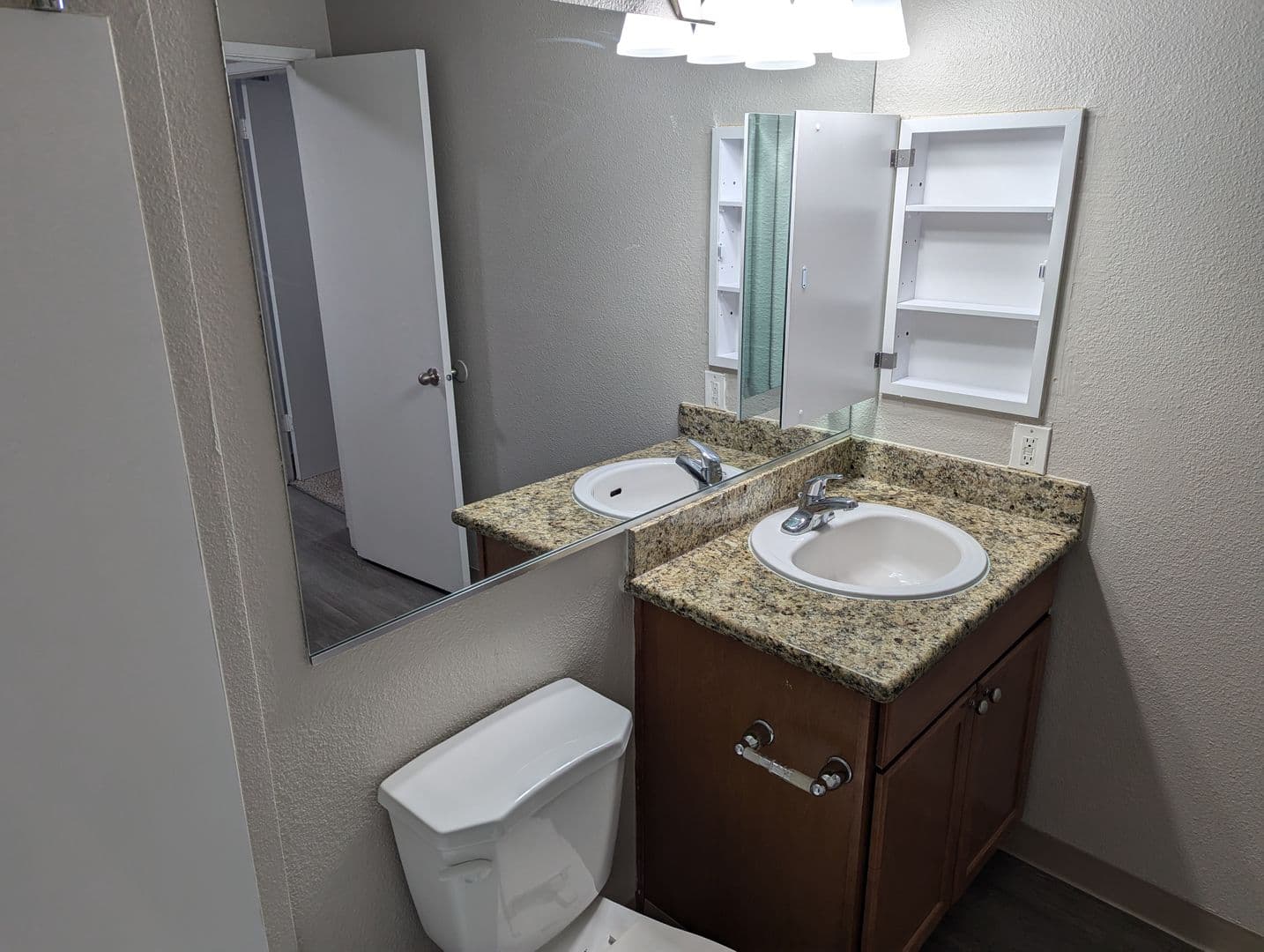 Kent Apartment: 9626 S 252nd St