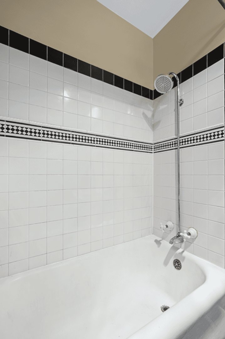 Seattle Apartment: 1450 E Republican St