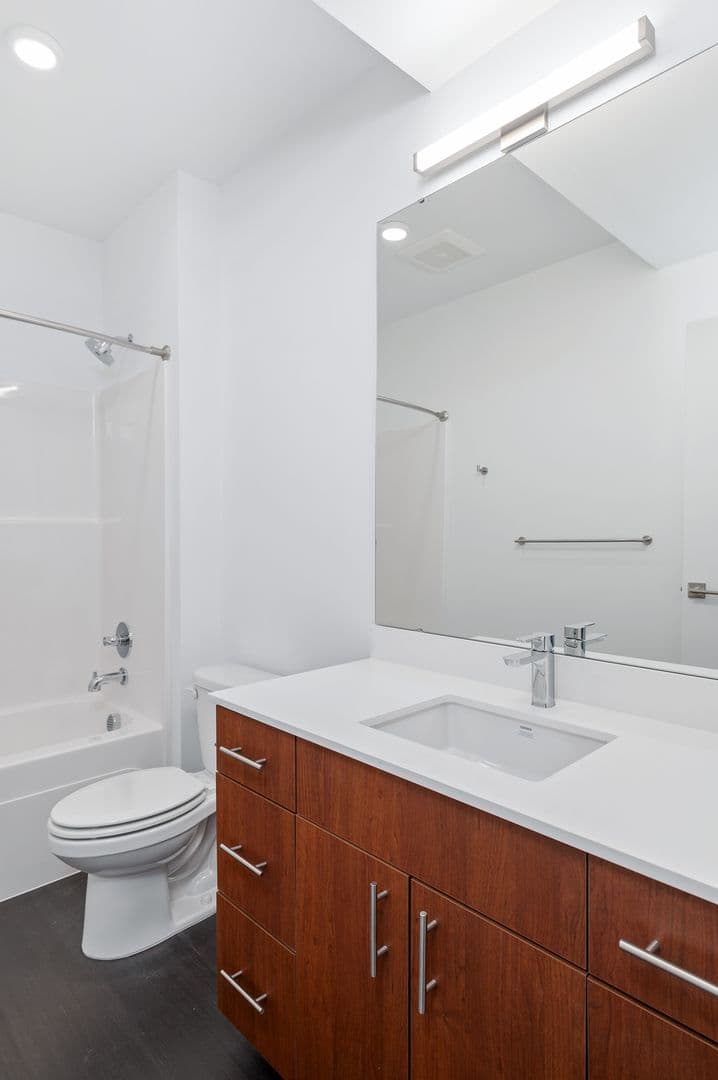 Seattle Apartment: 3150 Fairview Ave E