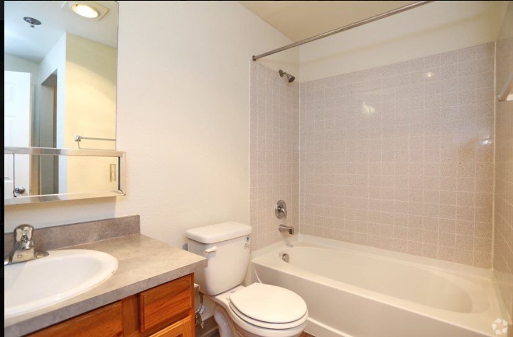Everett Apartment: 1111 47th St SE