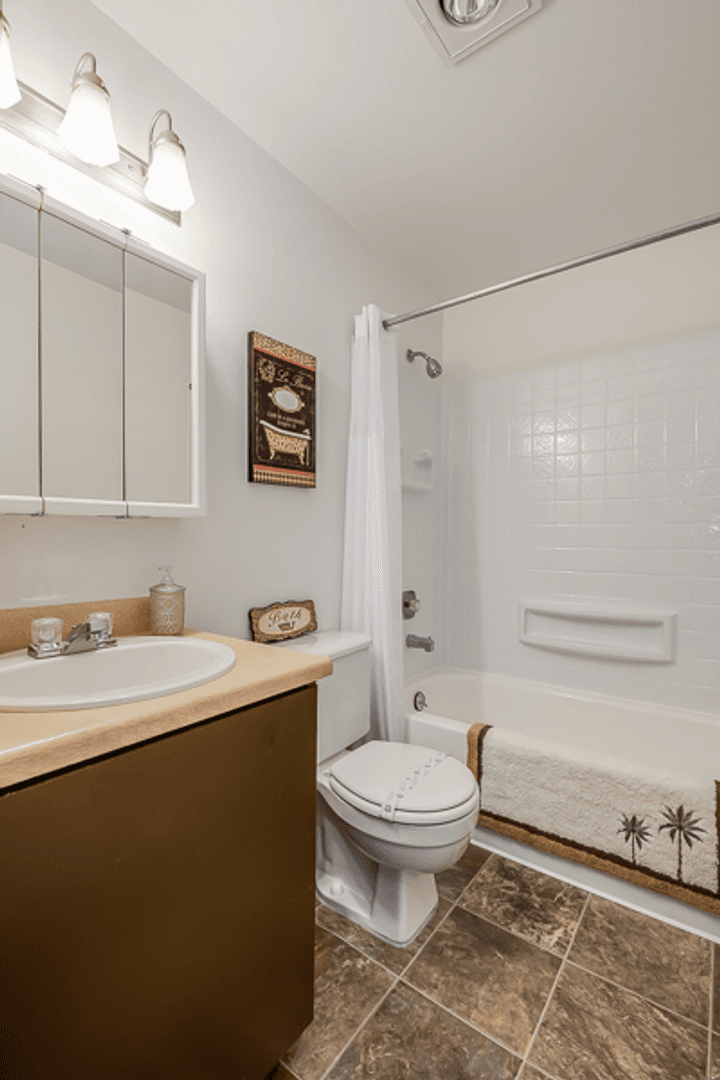 Everett Apartment: 702 W Casino Rd
