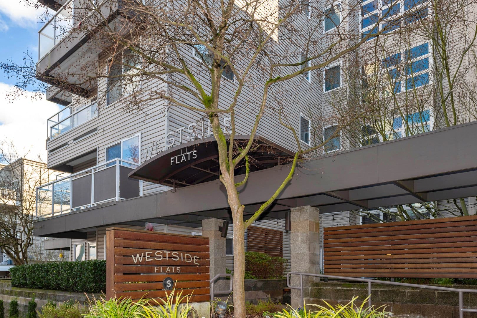 Seattle Apartment: 3233 SW Avalon Way