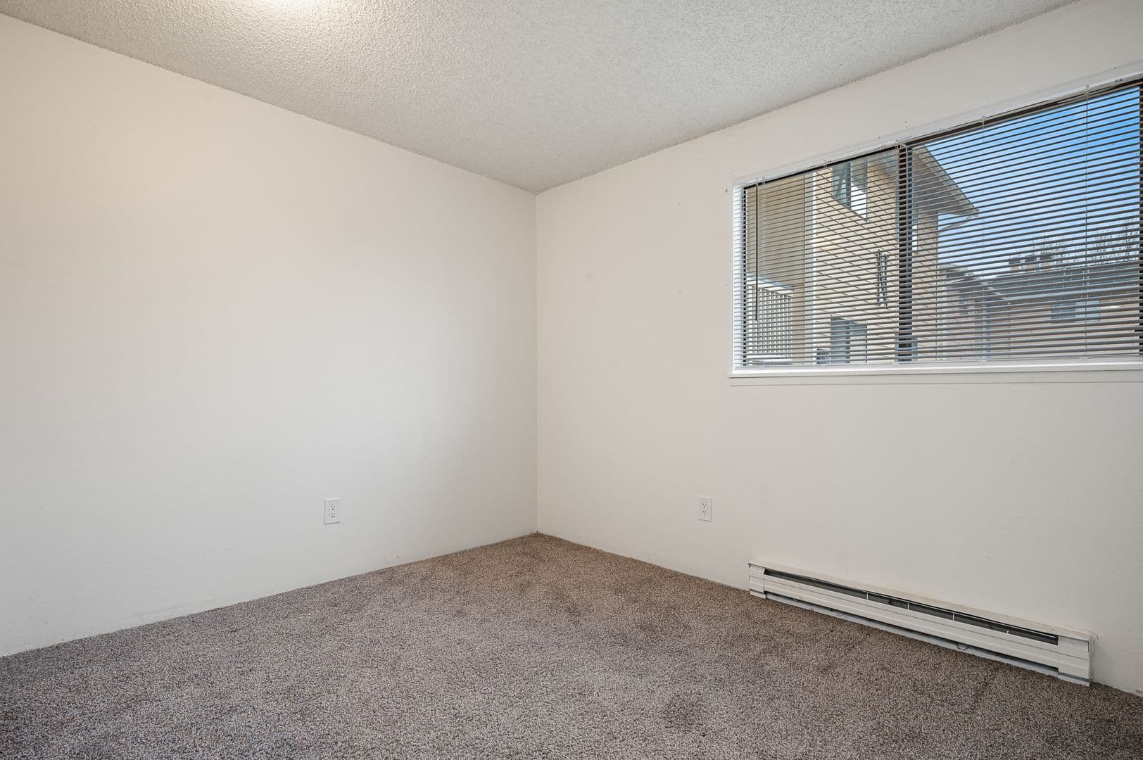 Everett Apartment: 702 W Casino Rd