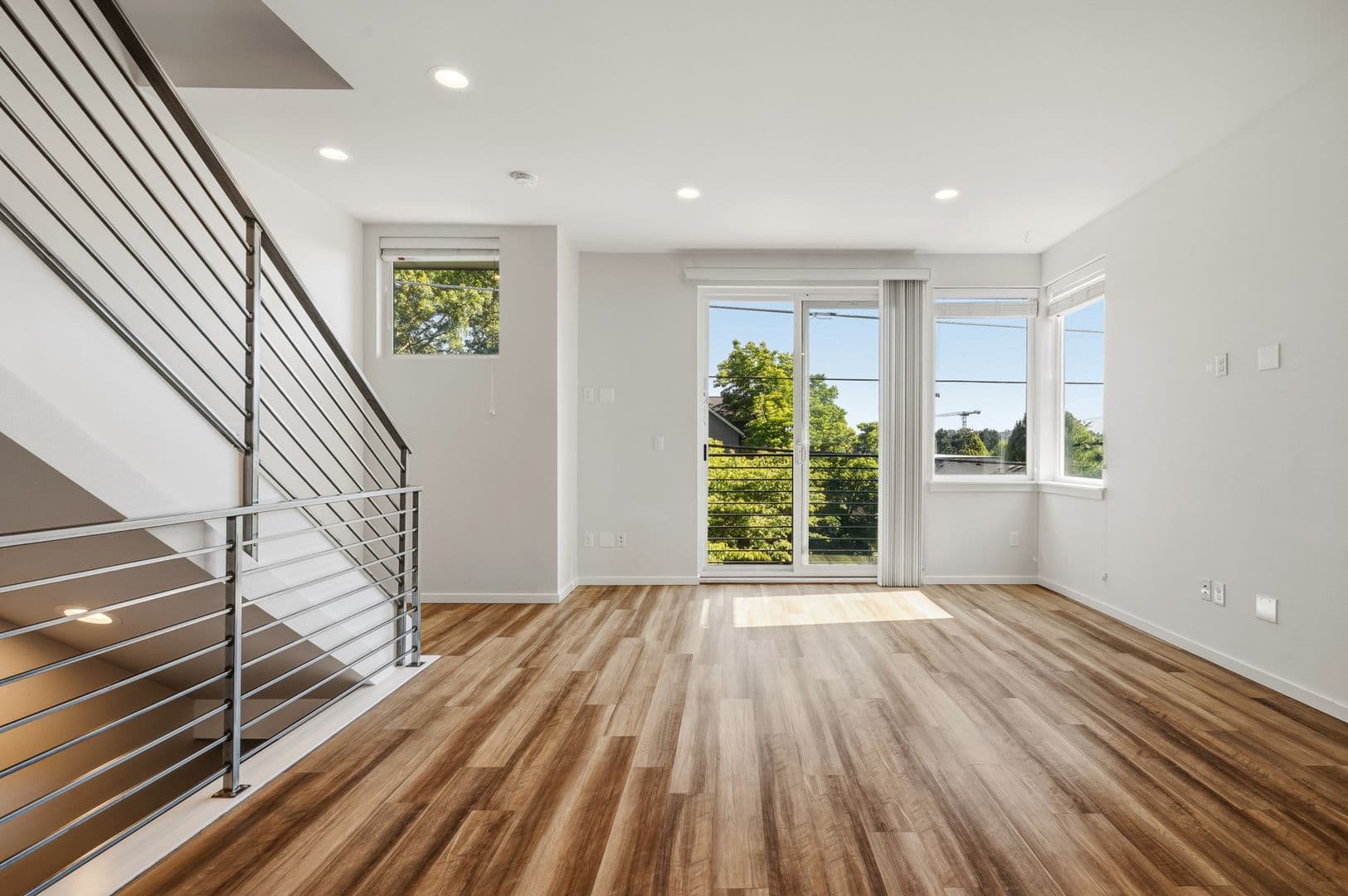 Seattle Apartment: 1548 and 1546 NW 62nd St