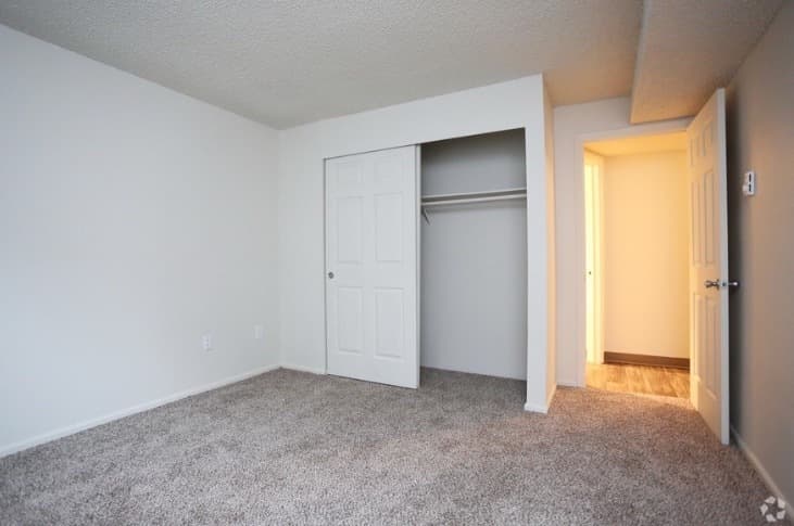 Everett Apartment: 1111 47th St SE