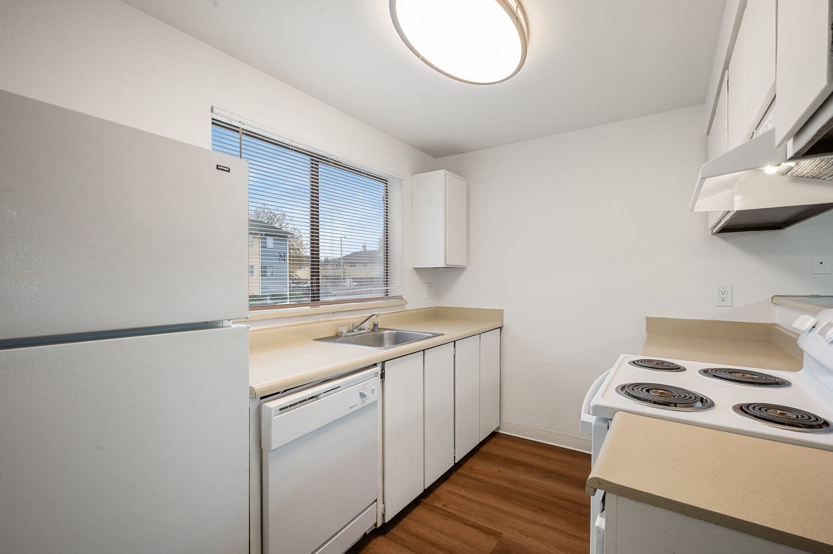 Everett Apartment: 702 W Casino Rd