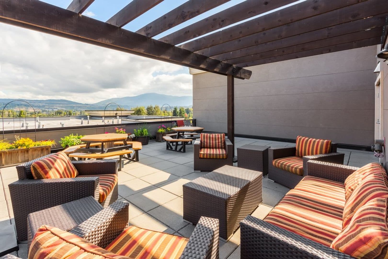 Issaquah Apartment: 2700 NW Pinecone Dr