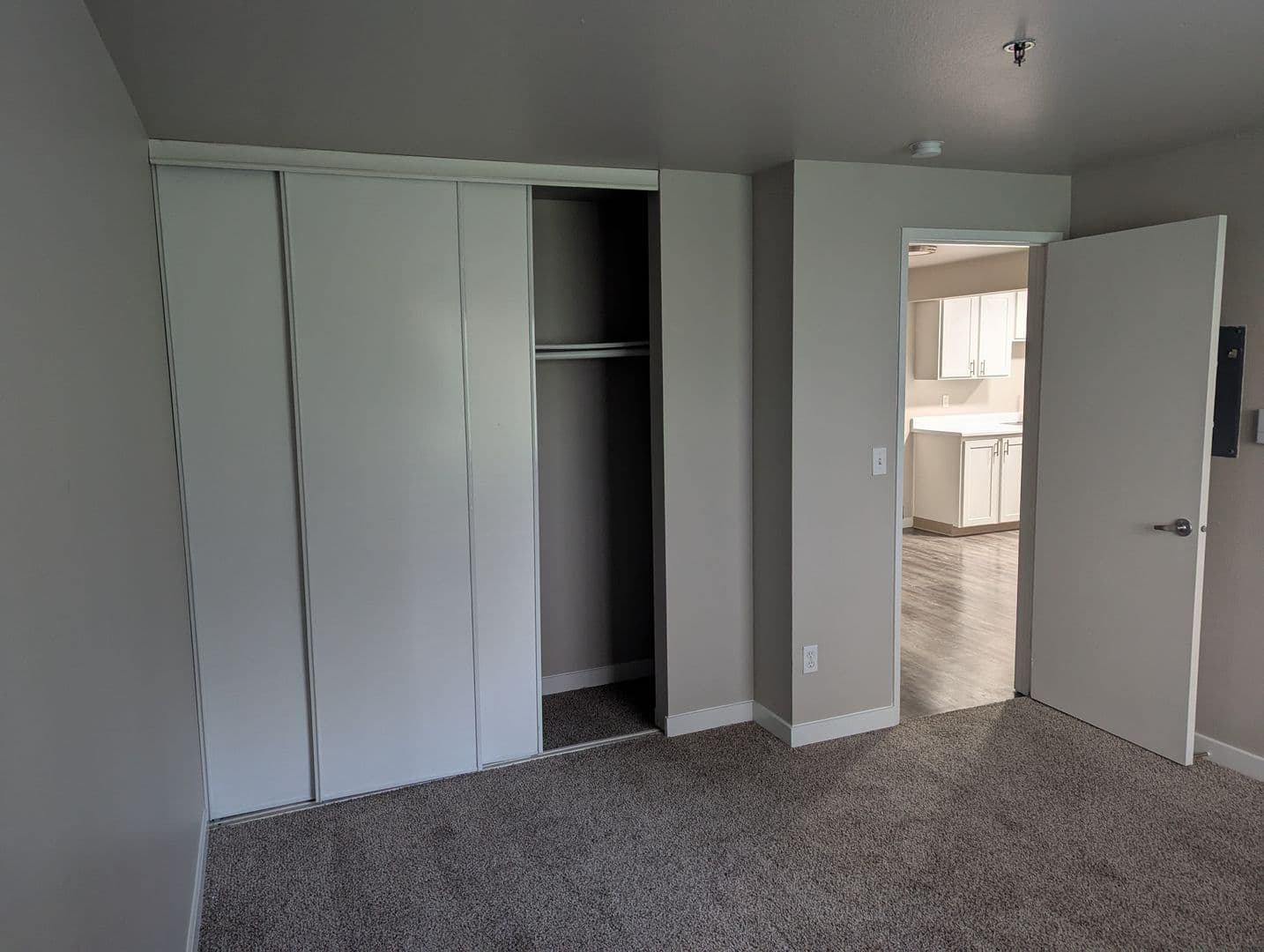 Kent Apartment: 9626 S 252nd St