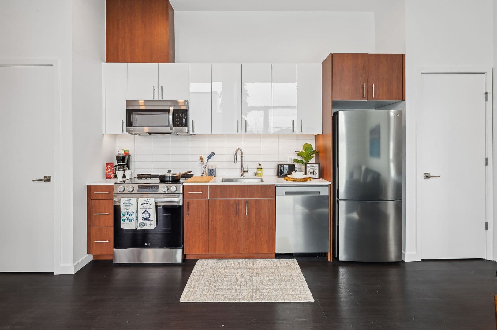Seattle Apartment: 3150 Fairview Ave E