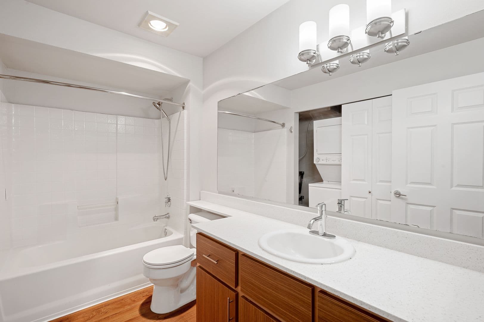 Seattle Apartment: 3233 SW Avalon Way