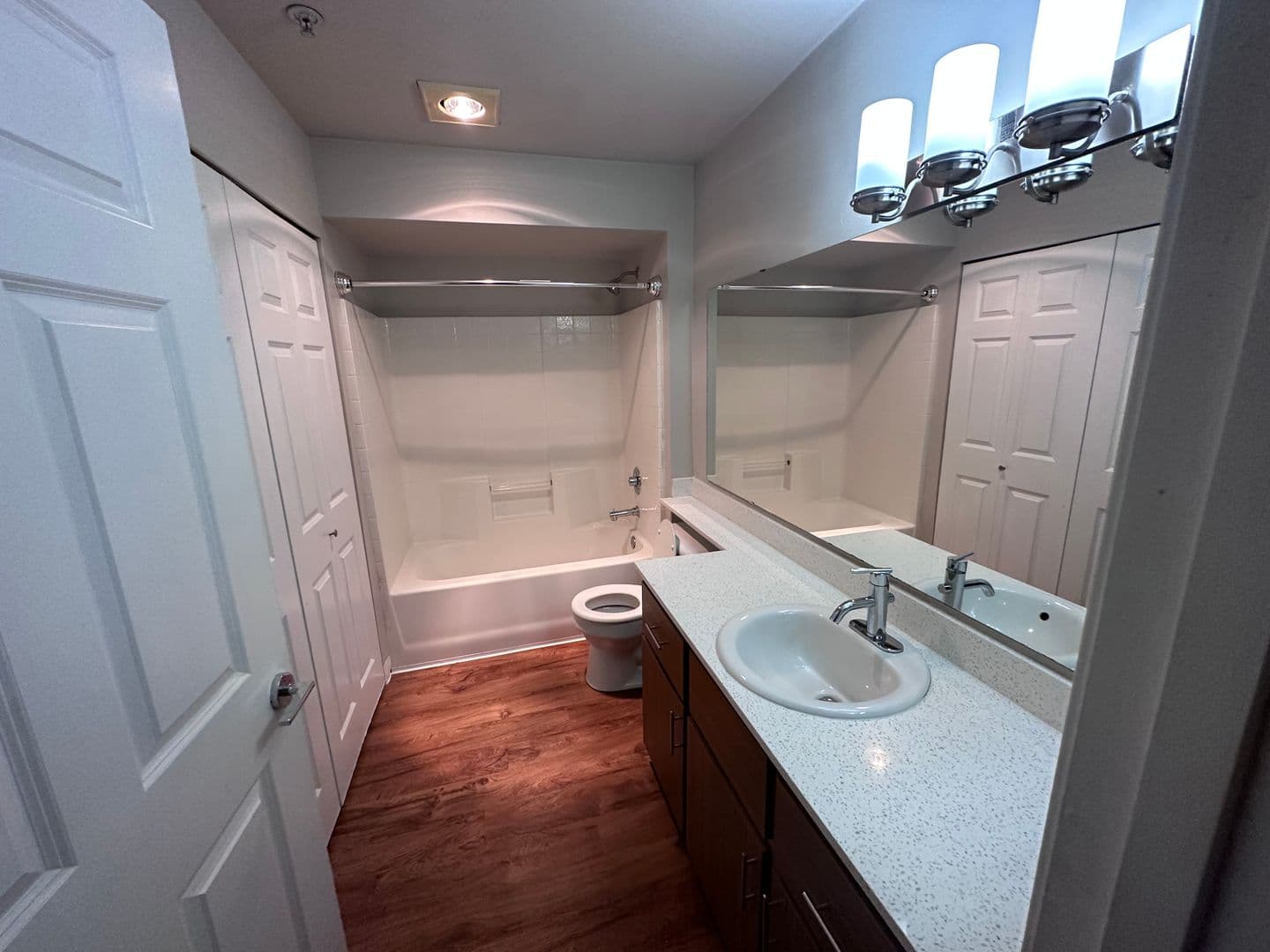 Seattle Apartment: 3233 SW Avalon Way