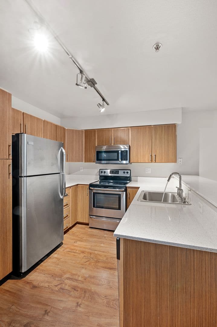 Seattle Apartment: 3233 SW Avalon Way