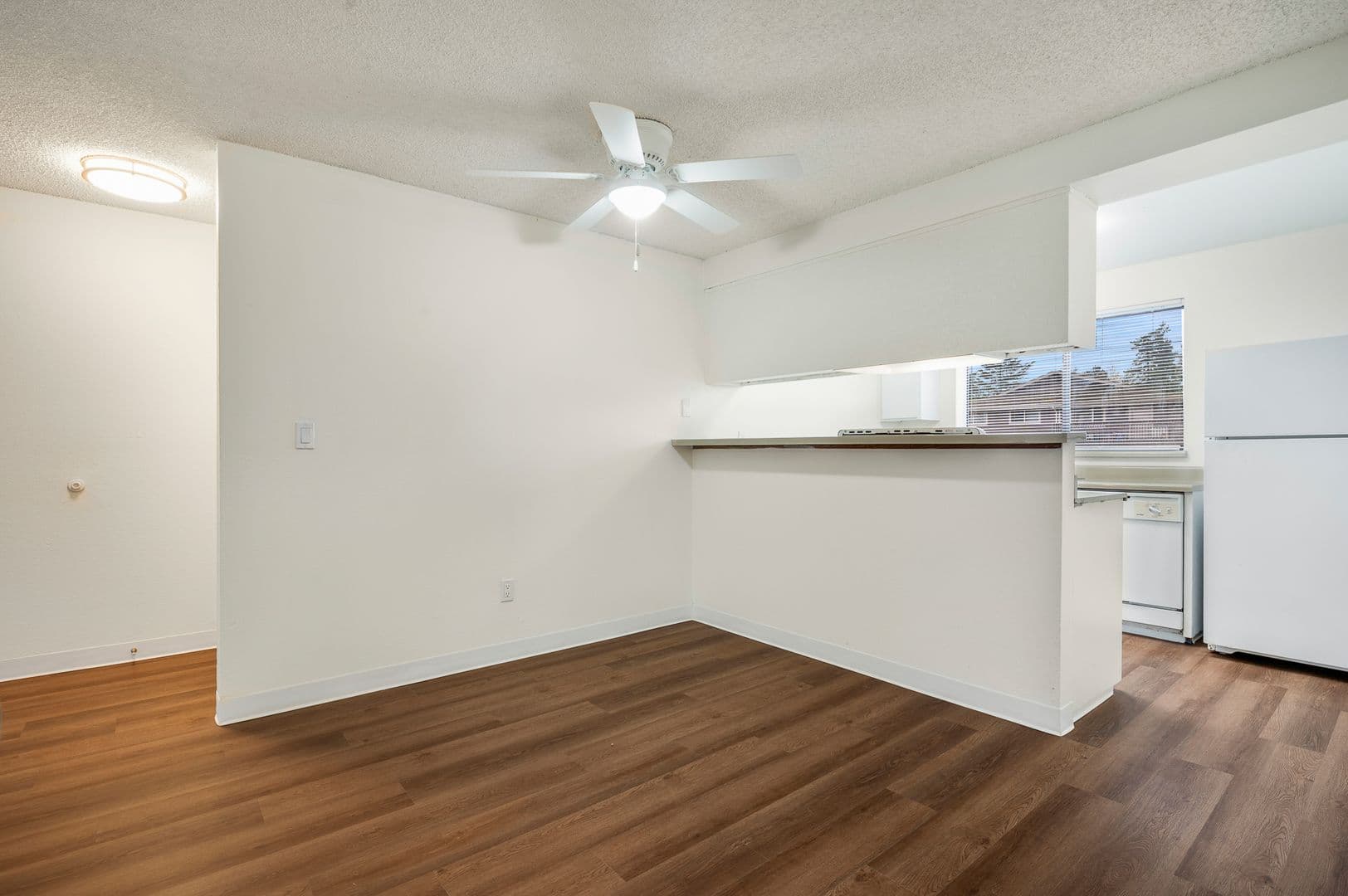 Everett Apartment: 702 W Casino Rd