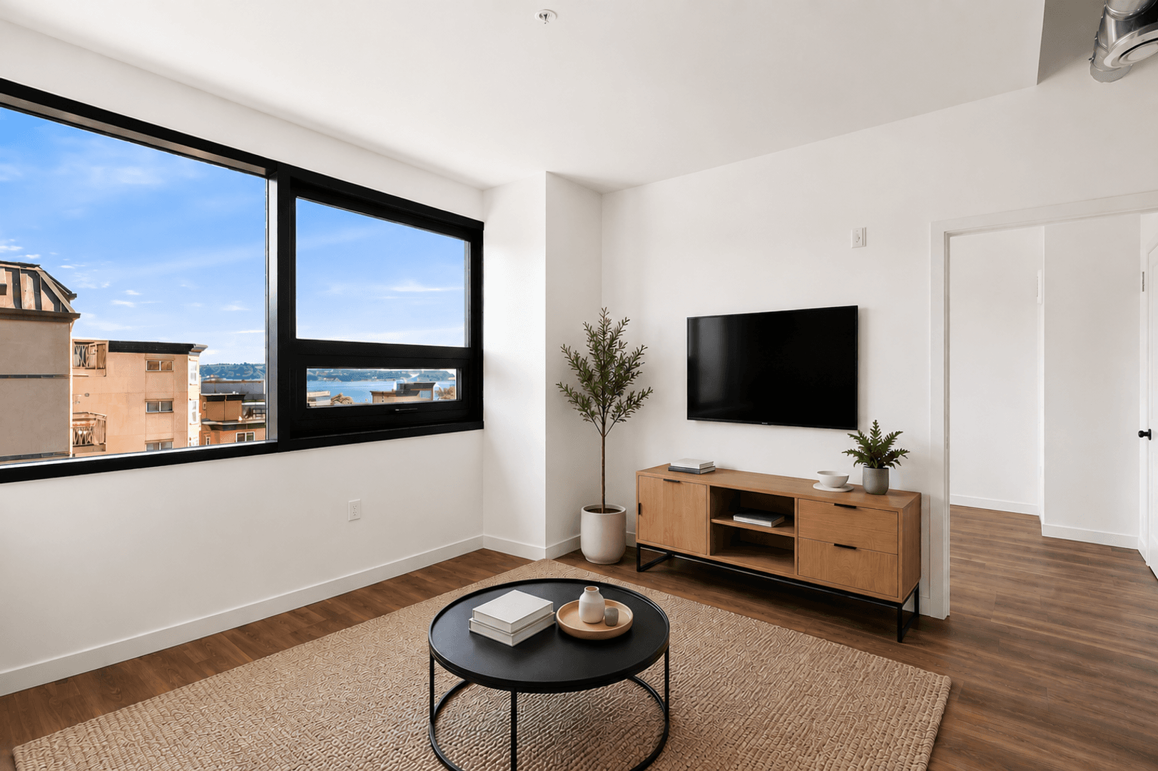 Seattle Apartment: 201 Queen Anne Ave N