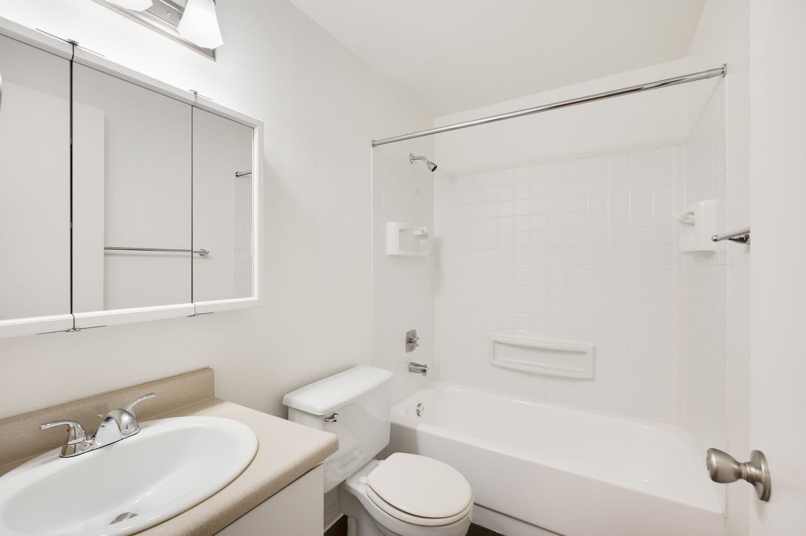 Everett Apartment: 702 W Casino Rd
