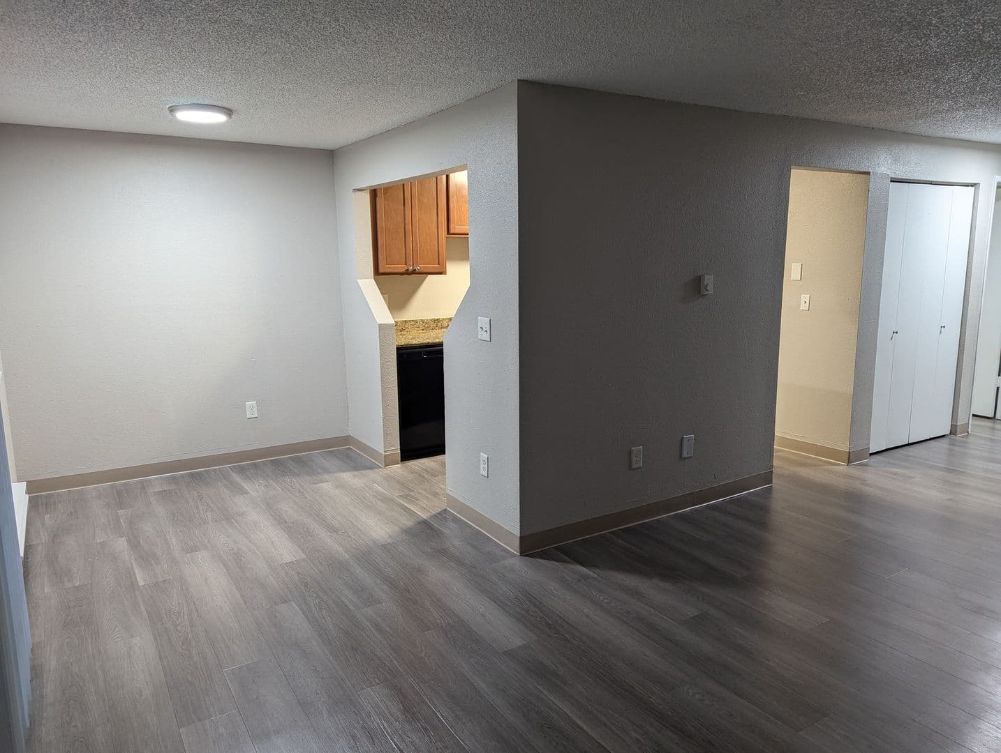 Kent Apartment: 9626 S 252nd St