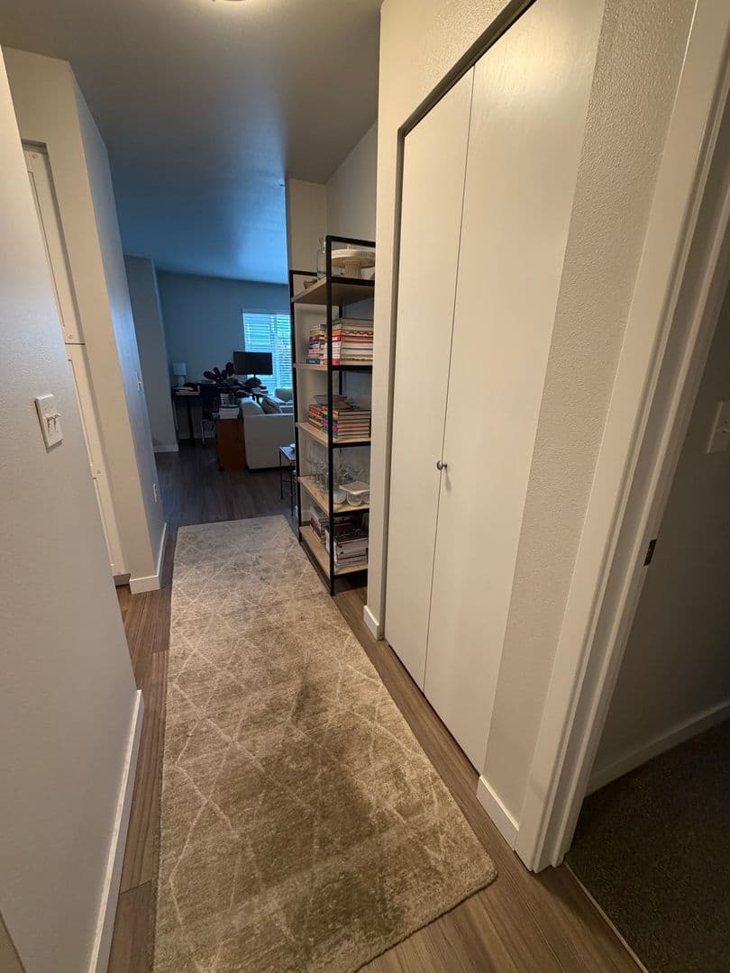 Seattle Apartment: 1922 42nd Ave E