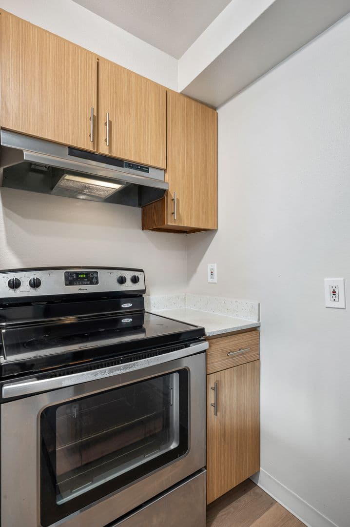 Seattle Apartment: 3236 SW Avalon Way