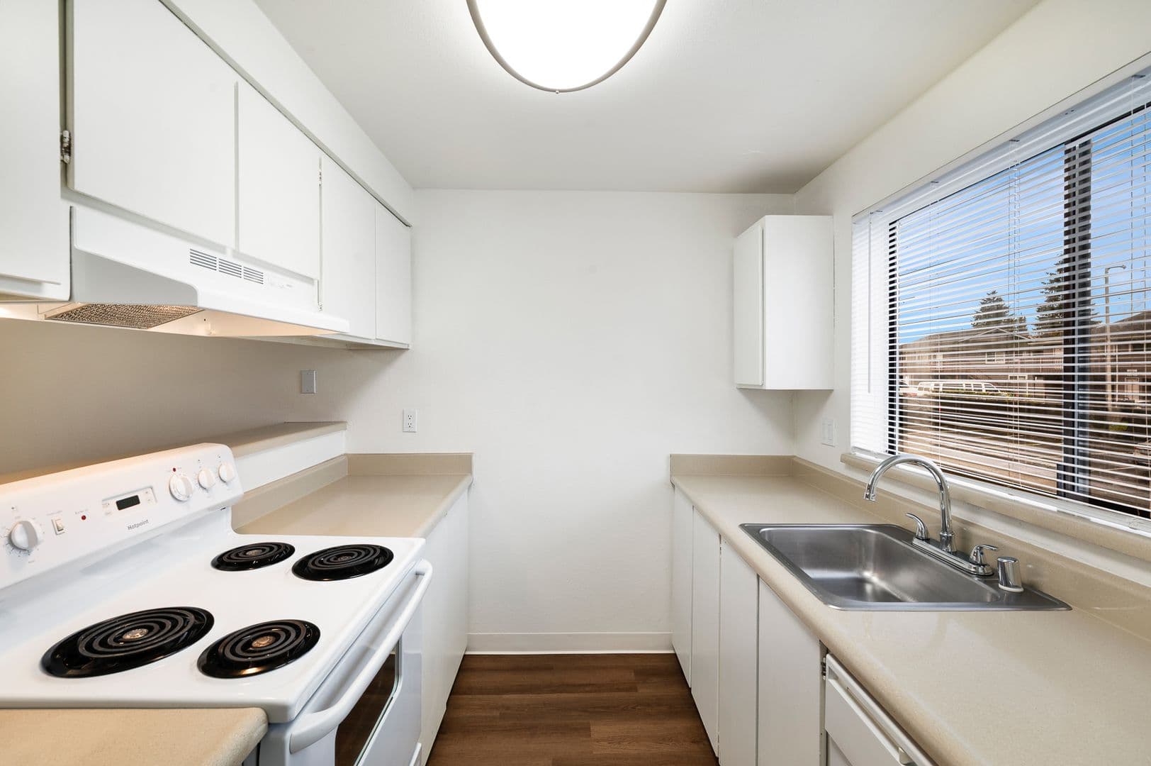 Everett Apartment: 702 W Casino Rd