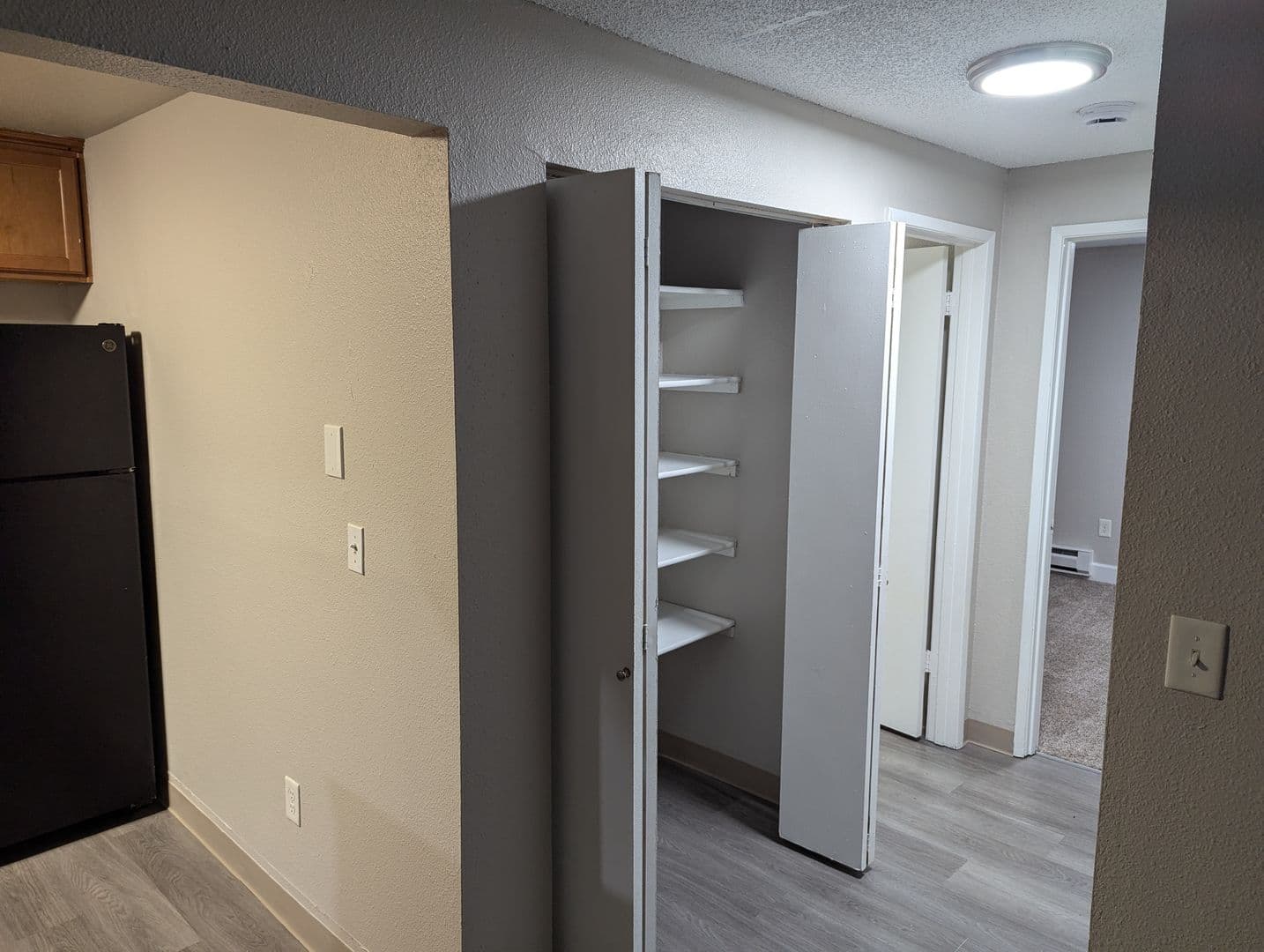 Kent Apartment: 9626 S 252nd St
