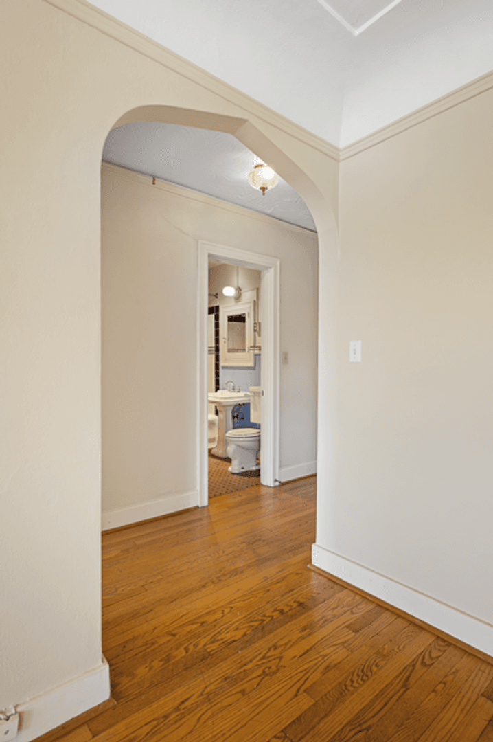 Seattle Apartment: 1450 E Republican St