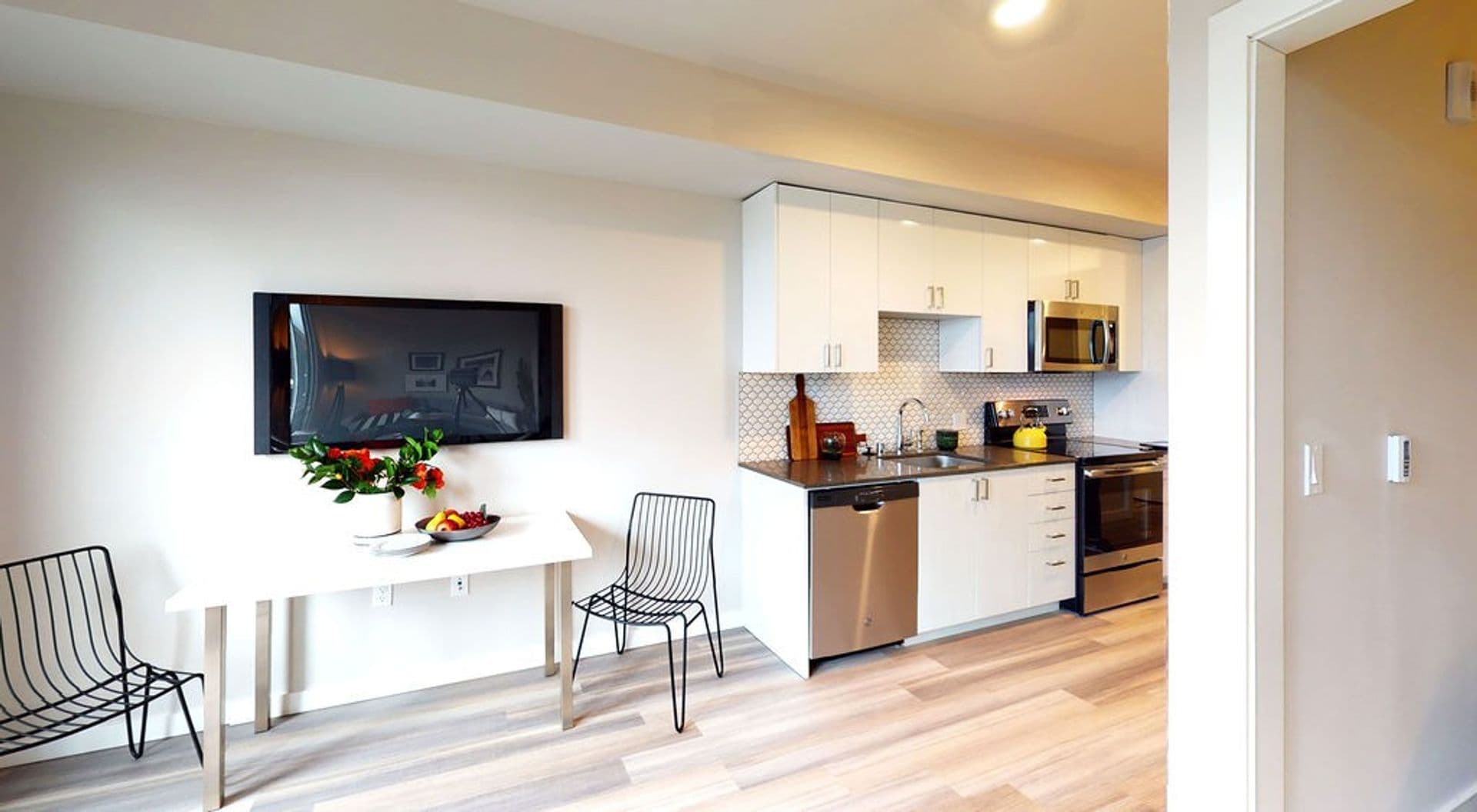 Seattle Apartment: 1600 Dexter Ave N