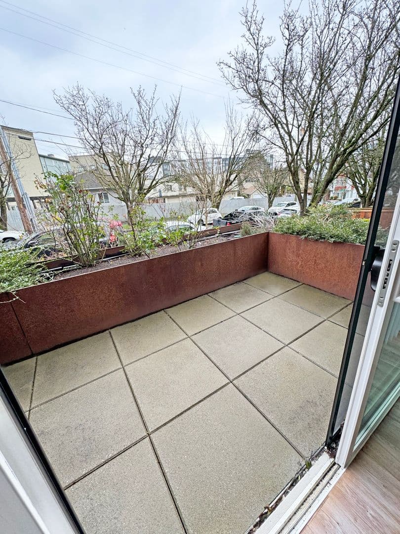Seattle Apartment: 442 NE Maple Leaf Pl