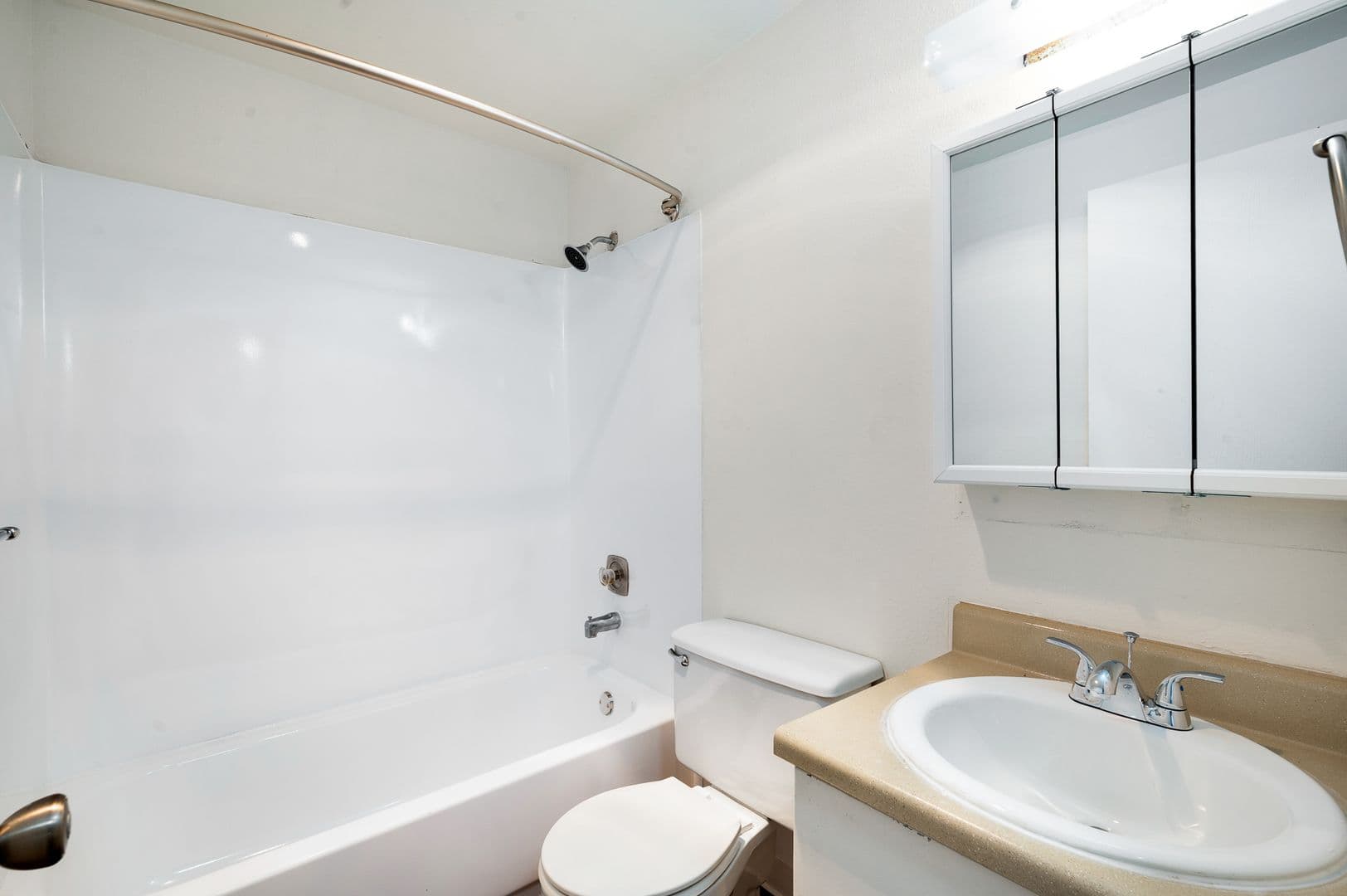 Everett Apartment: 702 W Casino Rd