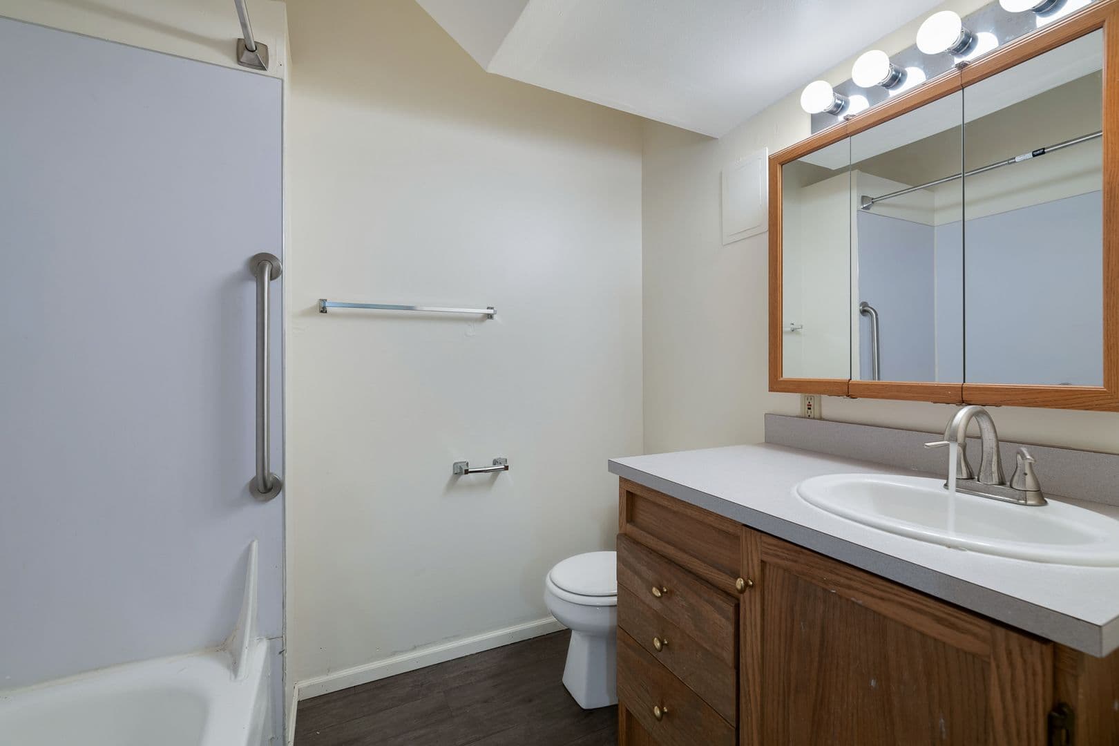 Seattle Apartment: 432 Summit Ave E