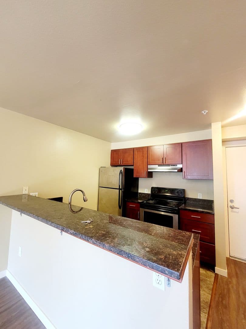 Seattle Apartment: 3250 SW Avalon Way
