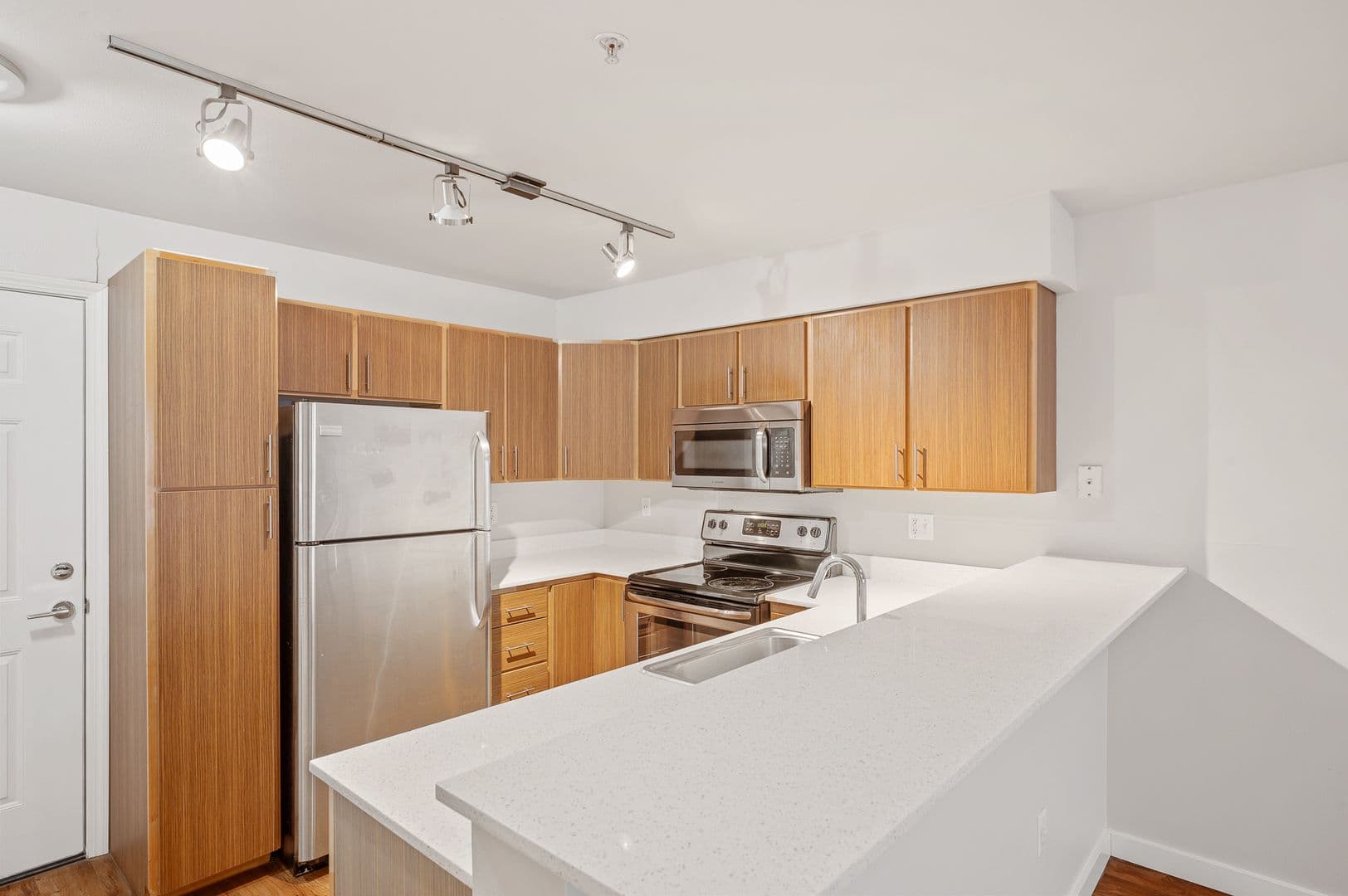 Seattle Apartment: 3233 SW Avalon Way