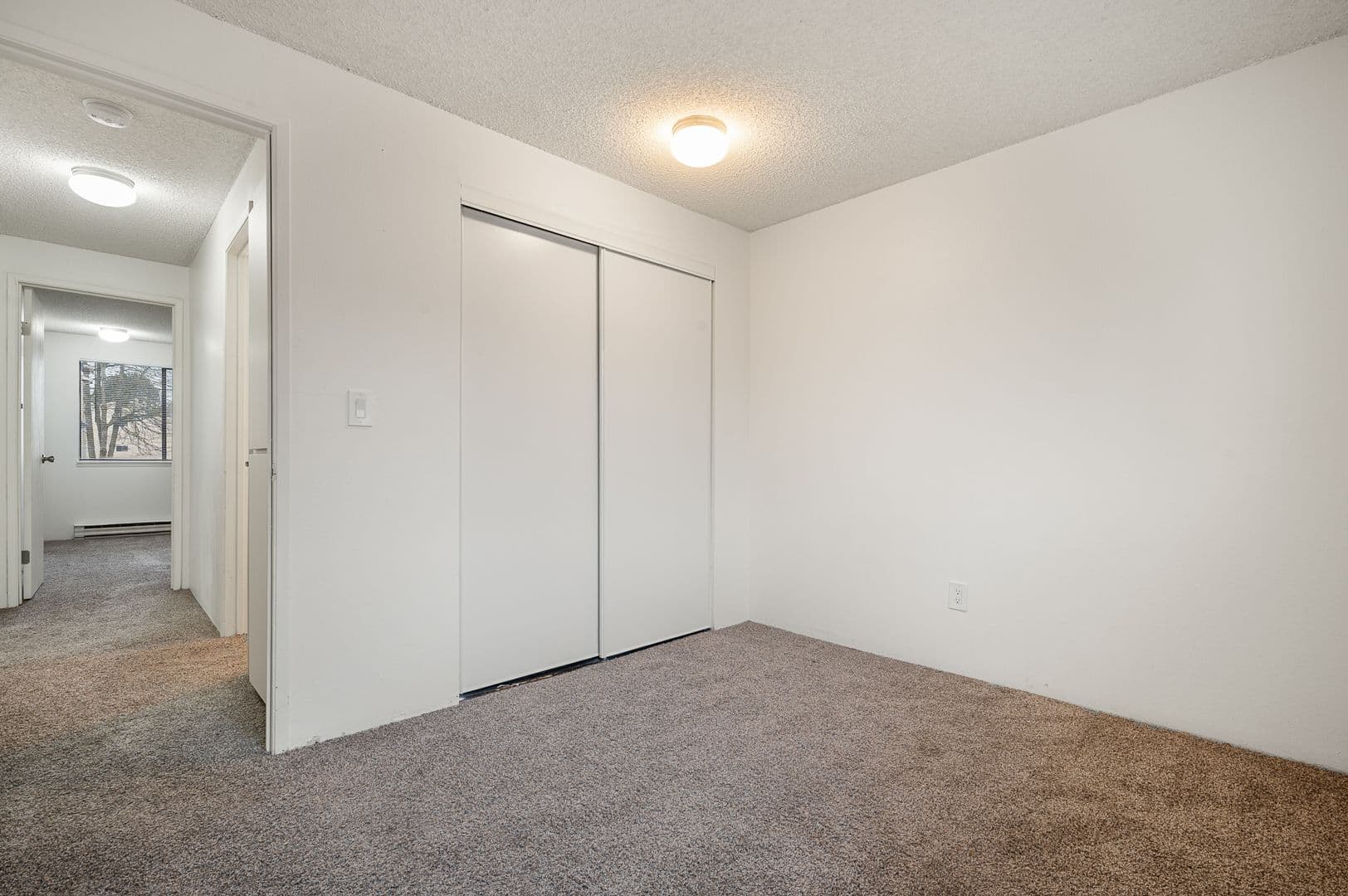 Everett Apartment: 702 W Casino Rd