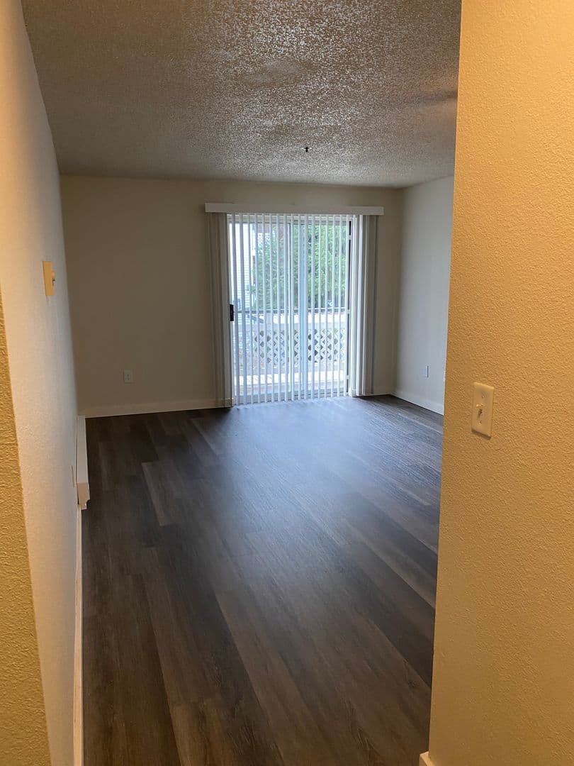 Everett Apartment: 1111 47th St SE
