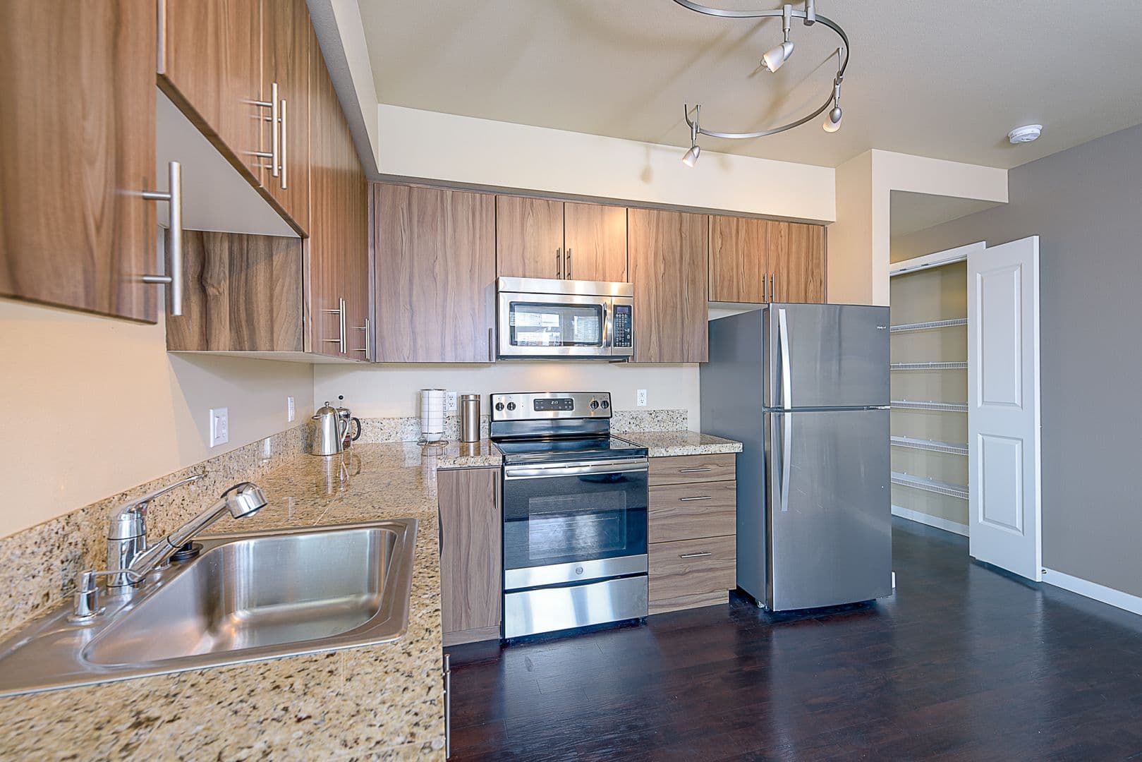Seattle Apartment: 1615 Belmont Ave
