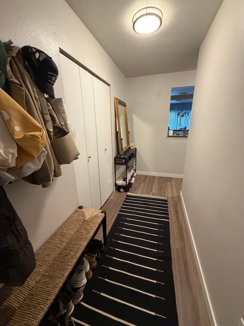 Seattle Apartment: 1922 42nd Ave E