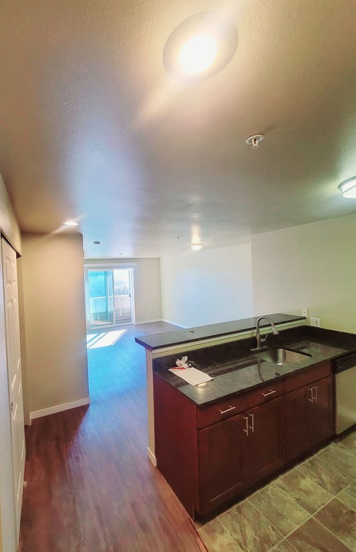 Seattle Apartment: 3250 SW Avalon Way