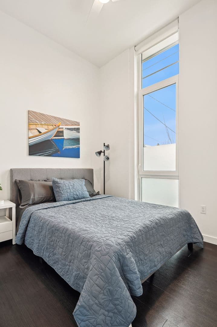 Seattle Apartment: 3150 Fairview Ave E