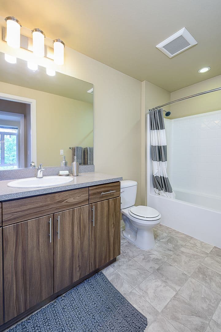 Seattle Apartment: 1615 Belmont Ave