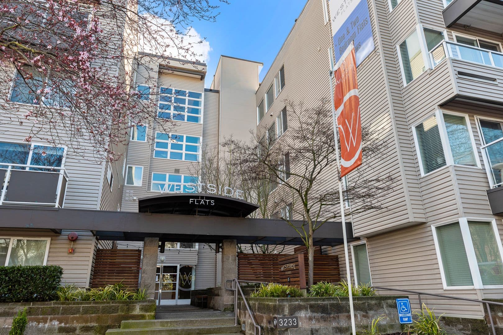 Seattle Apartment: 3233 SW Avalon Way