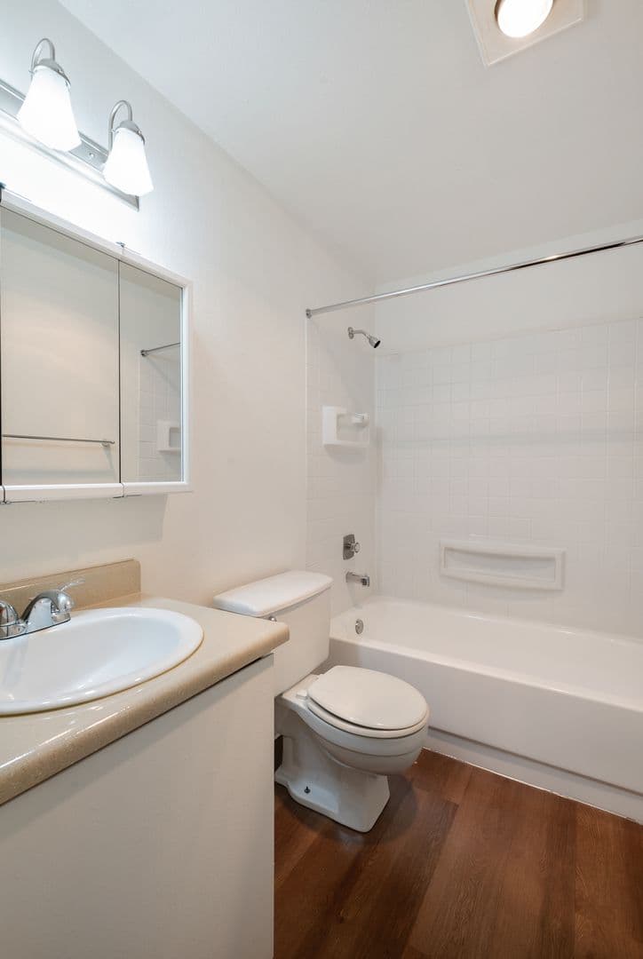 Everett Apartment: 702 W Casino Rd