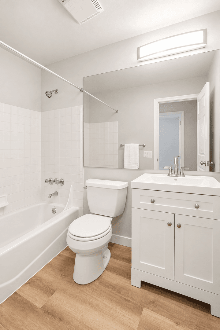 Burien Apartment: 255 SW 154th St